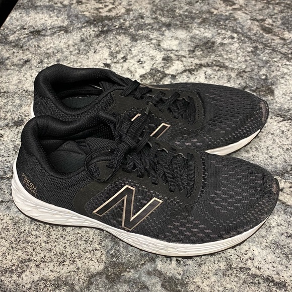 Women’s size 6 New Balance Fresh Foam Arishi shoes - Picture 3 of 8